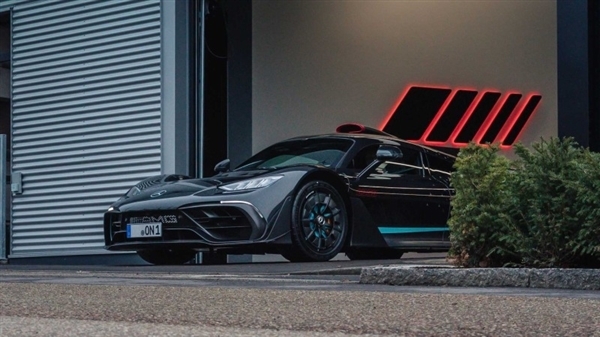19 million is gone! A Mercedes AMG ONE was burnt to coke in transit: the reason is unknown.