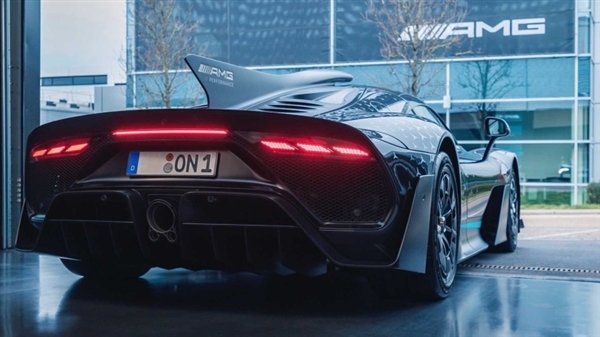 19 million is gone! A Mercedes AMG ONE was burnt to coke in transit: the reason is unknown.