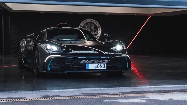 19 million is gone! A Mercedes AMG ONE was burnt to coke in transit: the reason is unknown.