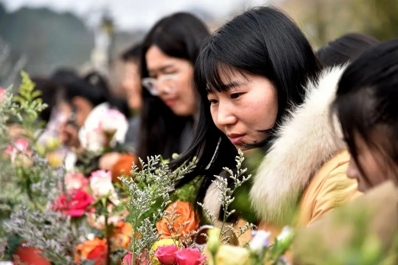 Flower arrangement experience site.